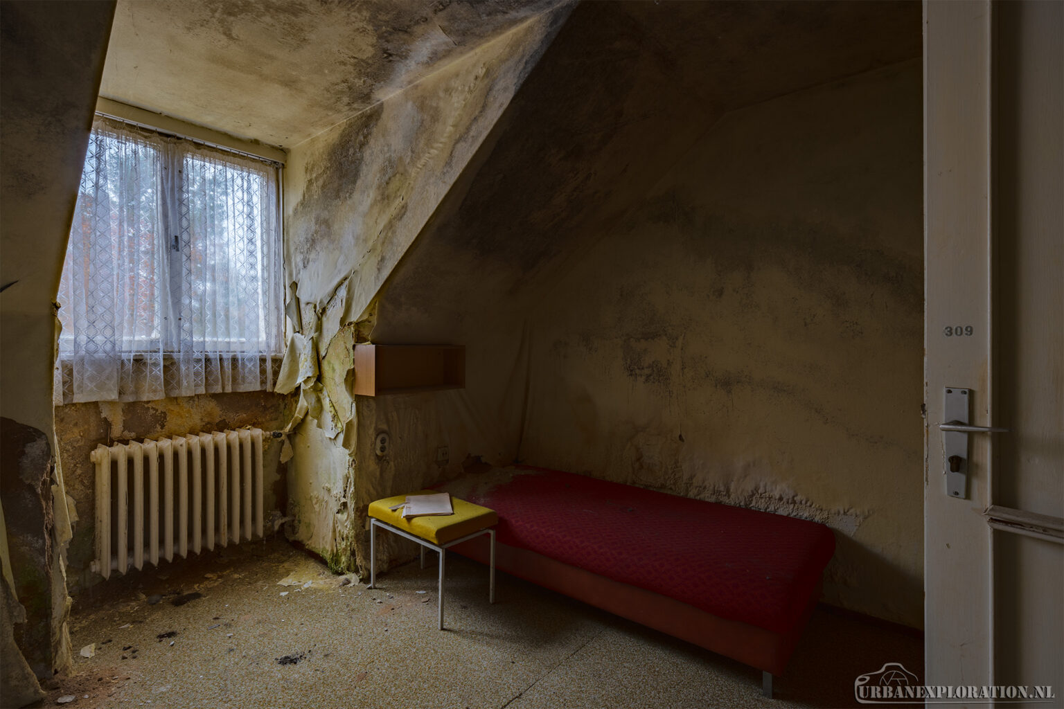 Abandoned state guesthouse used by the DDR government
